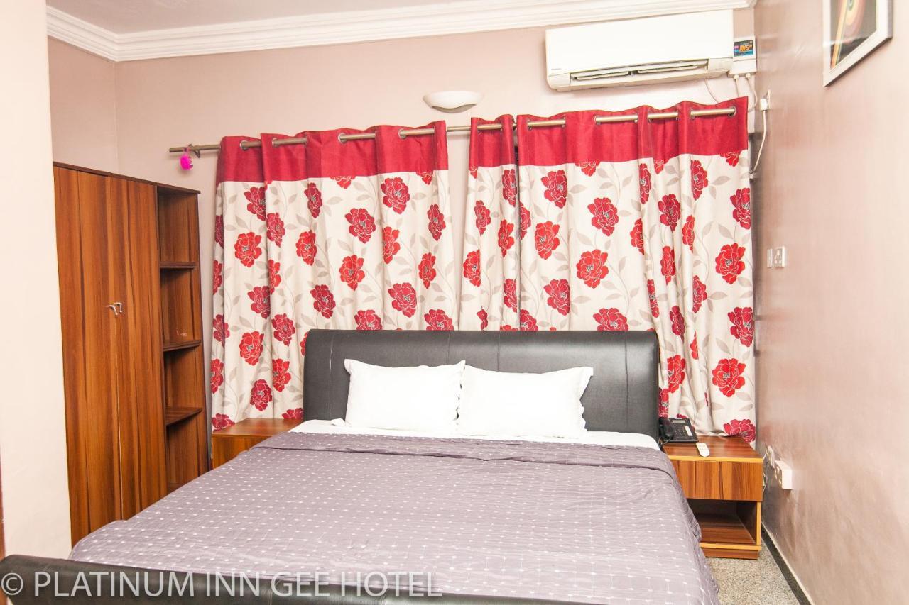 Platinum Inn Gee Hotel Suru Lere Exterior foto
