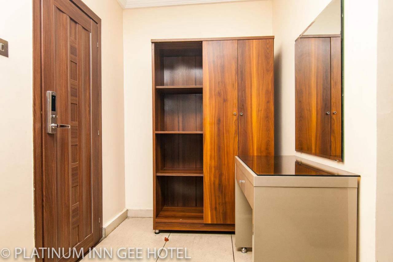 Platinum Inn Gee Hotel Suru Lere Exterior foto