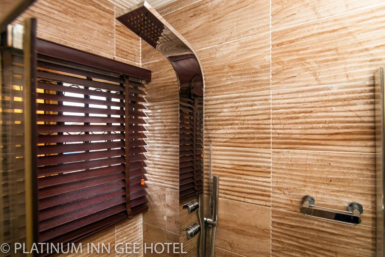 Platinum Inn Gee Hotel Suru Lere Exterior foto
